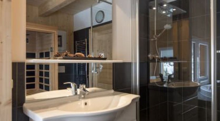 Photo of #45 mit IR-Sauna und Sprudelbad innen Apartment 48