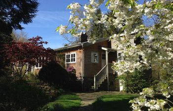 Rosewood by the River Holiday Cottage