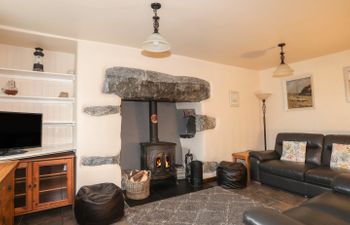 Ty'n y Clawdd Holiday Cottage