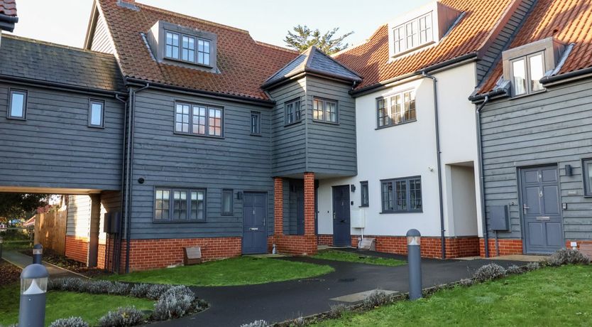 Photo of 8 Oaks Court