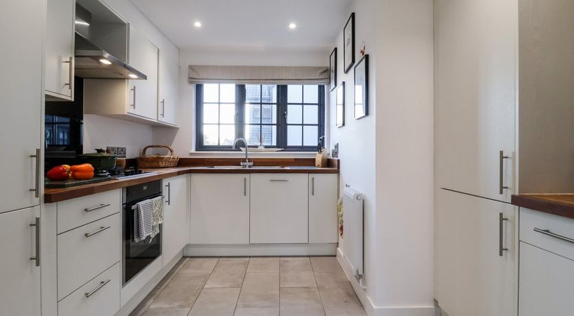 Photo of 8 Oaks Court