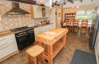 Nash Lodge Holiday Cottage