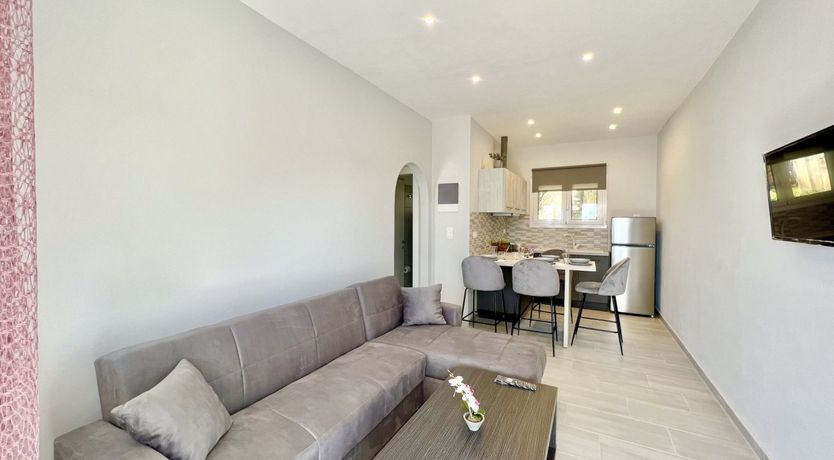 Photo of Diamond on the Vine