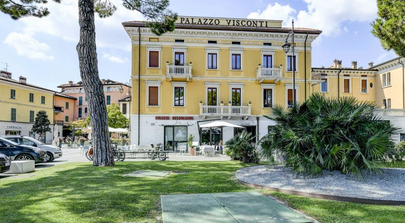 Photo of Sunshine Square