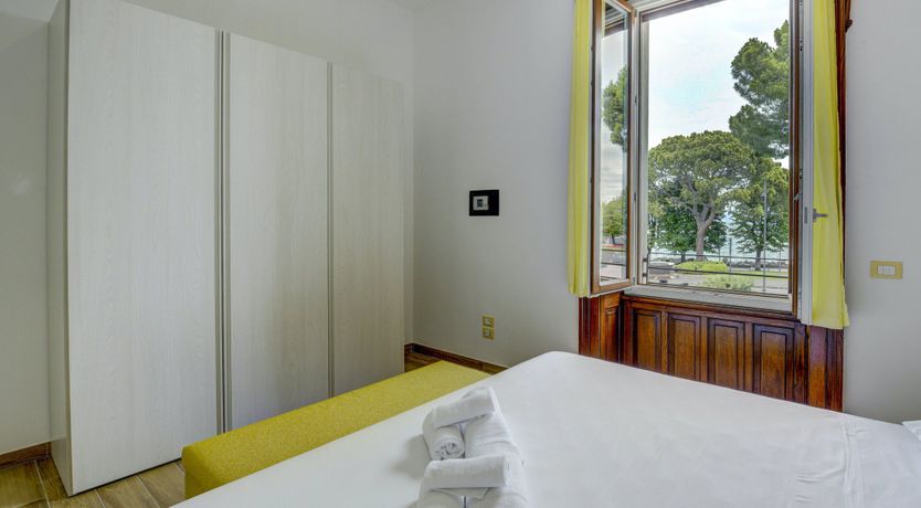 Photo of Sunshine Square