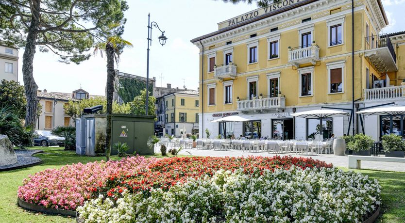 Photo of Sunshine Square