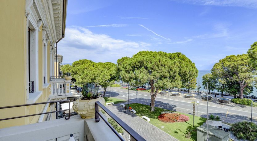 Photo of Sunshine Square