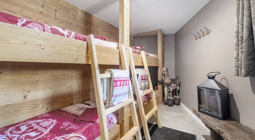 Photo of Bear & Peak