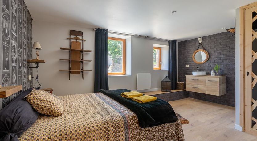 Photo of Bear & Peak