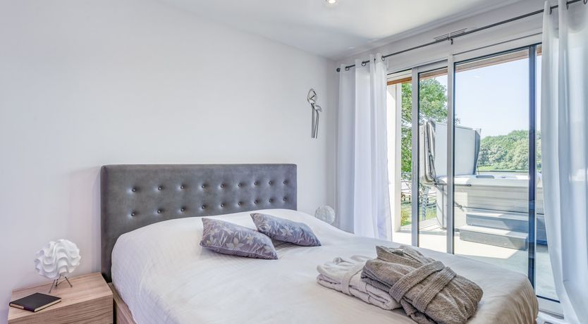 Photo of Lake of Wonder