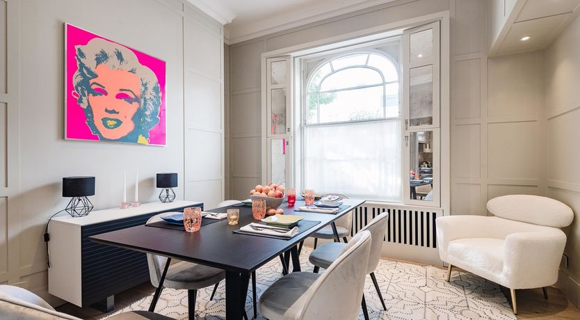 Photo of Townhouse Talking