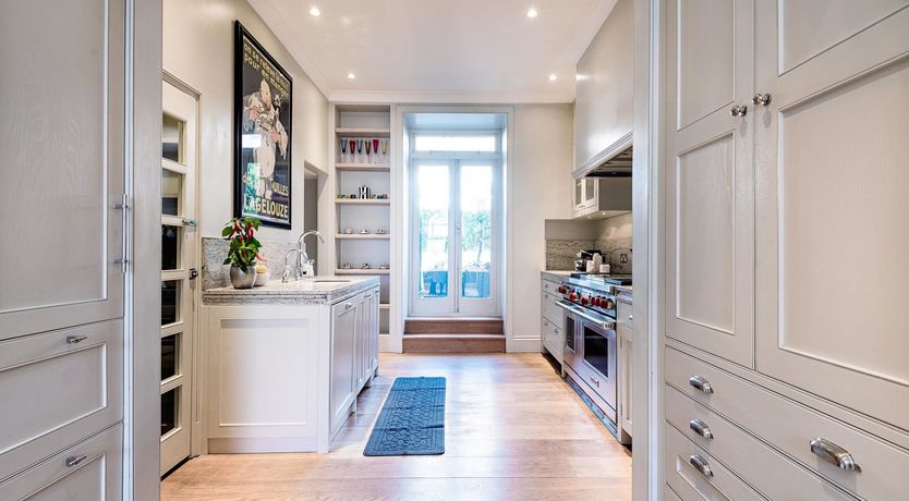 Photo of Townhouse Talking