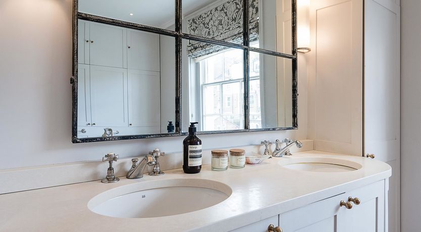 Photo of Townhouse Talking