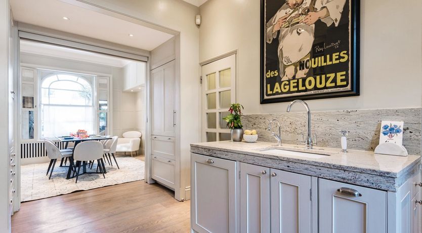 Photo of Townhouse Talking