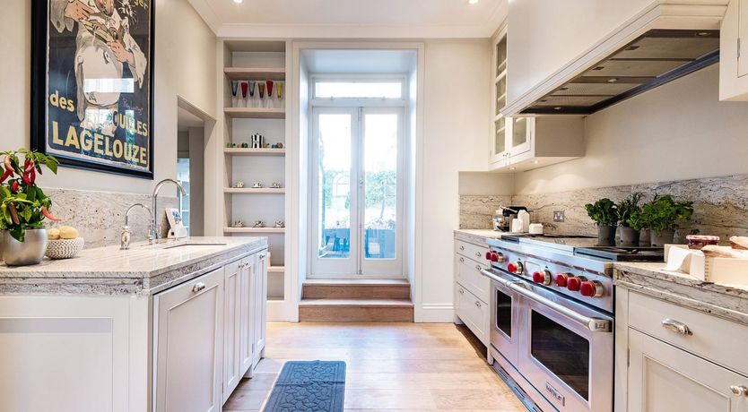 Photo of Townhouse Talking