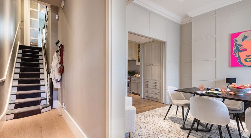 Photo of Townhouse Talking