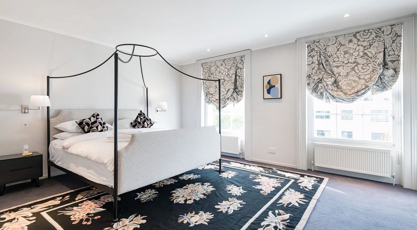 Photo of Townhouse Talking