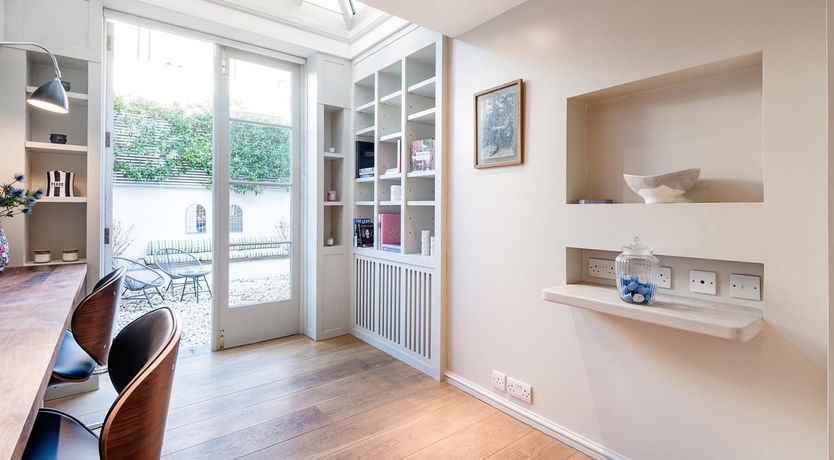 Photo of Townhouse Talking