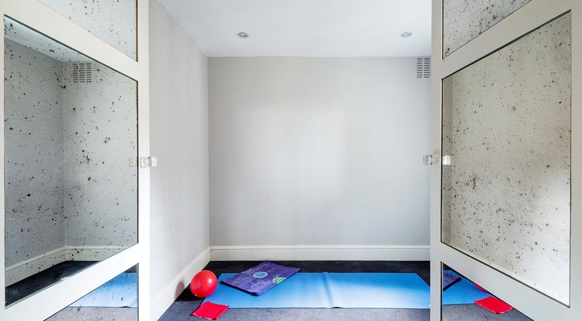 Photo of Townhouse Talking