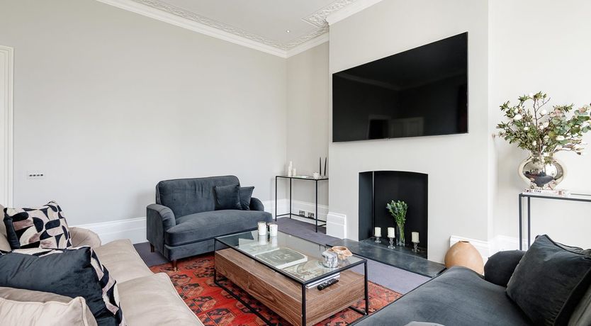 Photo of Townhouse Talking