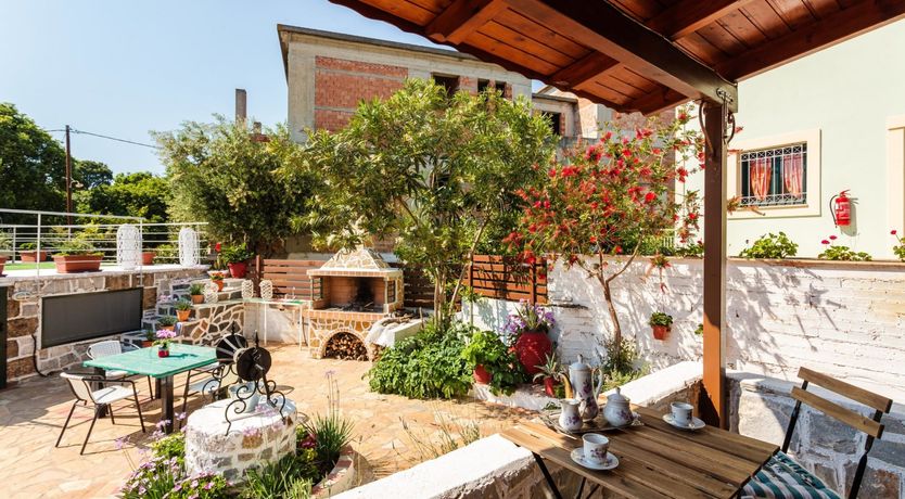 Photo of Lavender & Red Roses