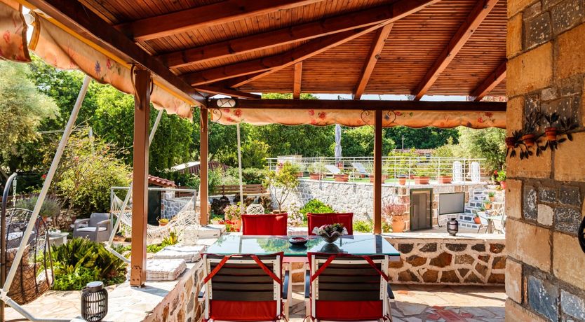 Photo of Lavender & Red Roses