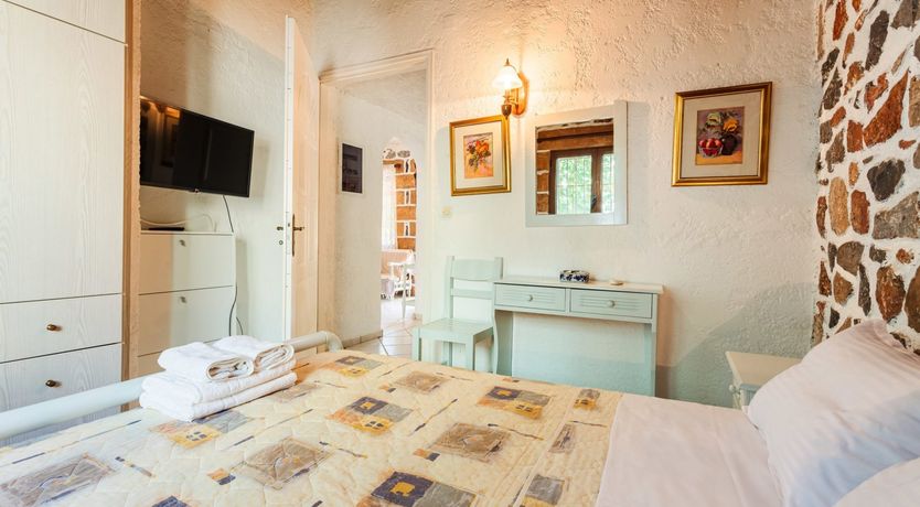 Photo of Lavender & Red Roses