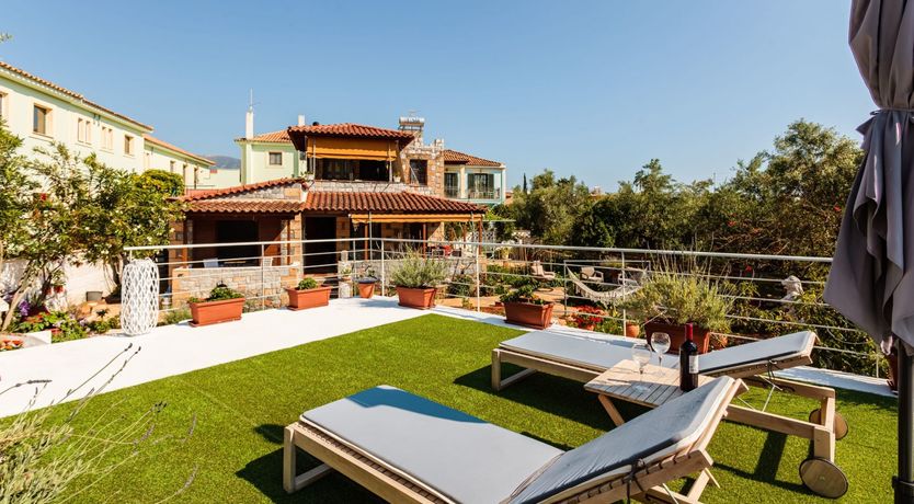 Photo of Lavender & Red Roses