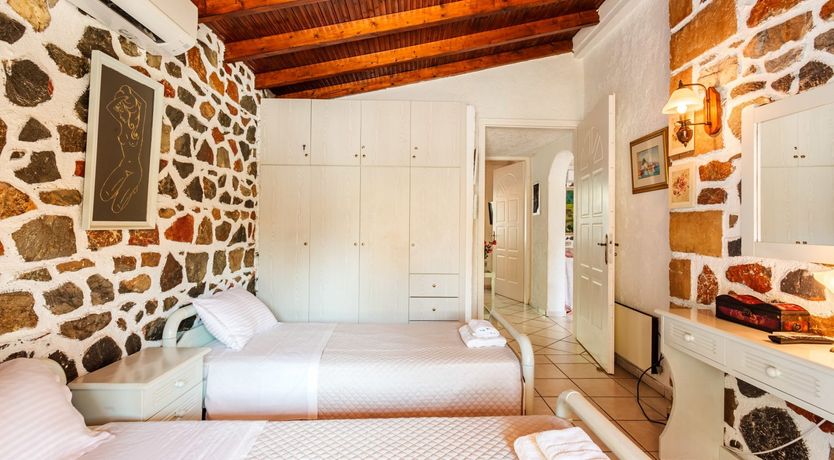 Photo of Lavender & Red Roses