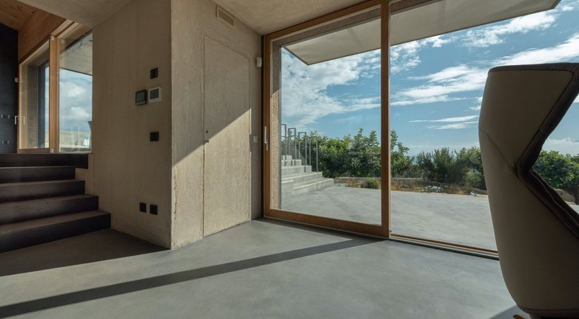 Photo of No Distractions