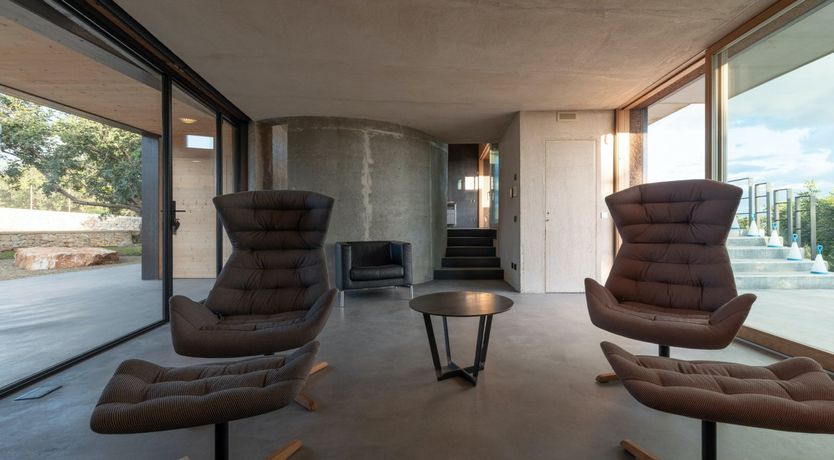 Photo of No Distractions