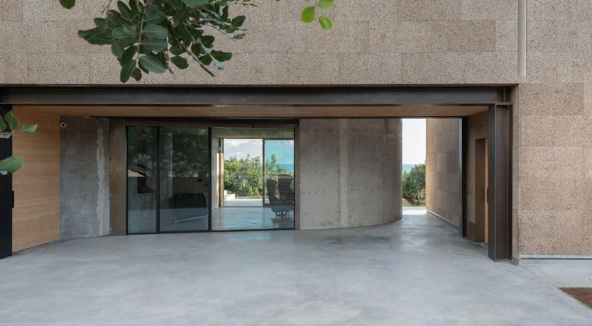 Photo of No Distractions