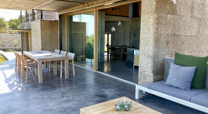 Photo of No Distractions