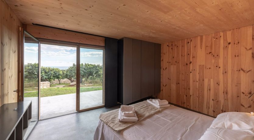 Photo of No Distractions