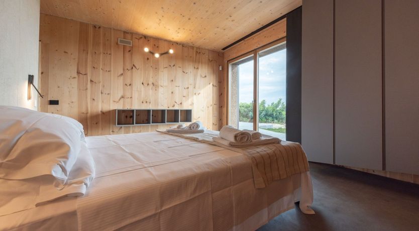 Photo of No Distractions