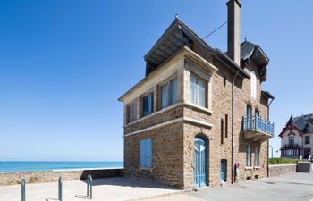 Staring out to Sea Villa