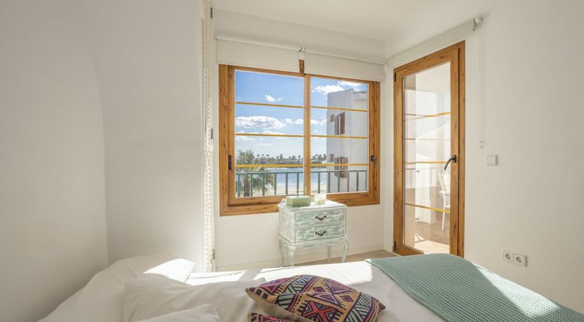 Photo of Sweet & Sandy