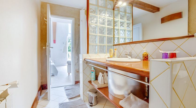 Photo of Rustic on Green