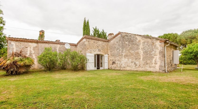 Photo of Rustic on Green