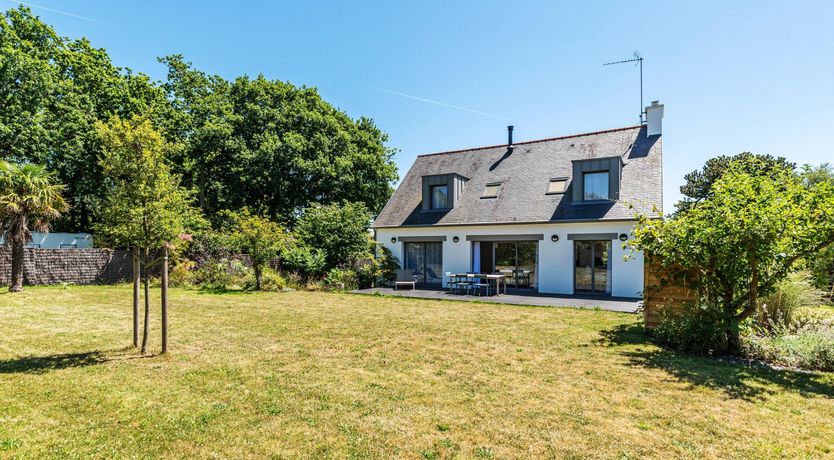 Photo of Weigela Refuge