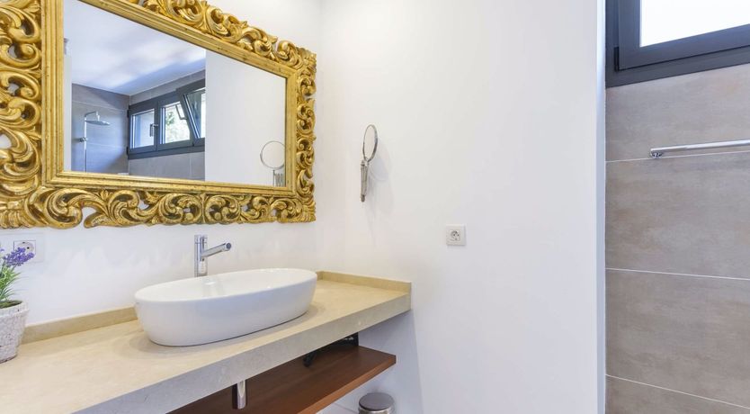 Photo of The Modern Compass