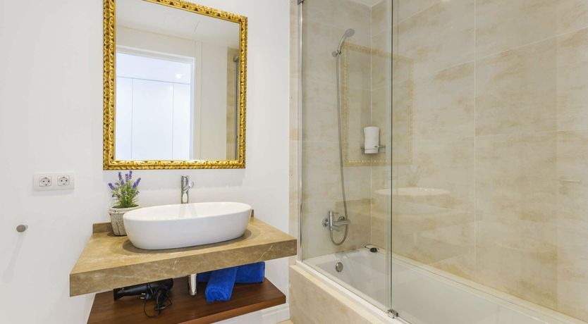 Photo of The Modern Compass