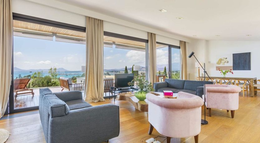 Photo of The Modern Compass