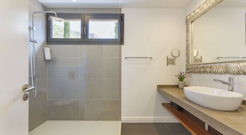 Photo of The Modern Compass