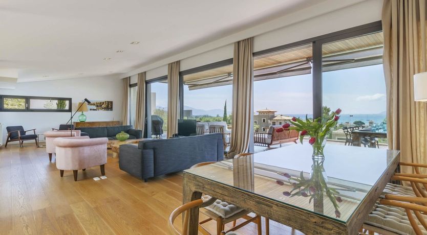 Photo of The Modern Compass