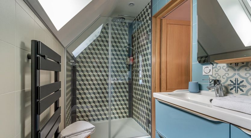 Photo of Sapphire & Oak Leaves