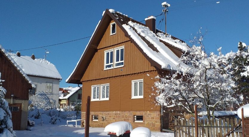 Photo of Sapphire & Oak Leaves