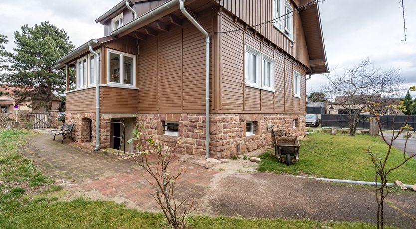 Photo of Sapphire & Oak Leaves