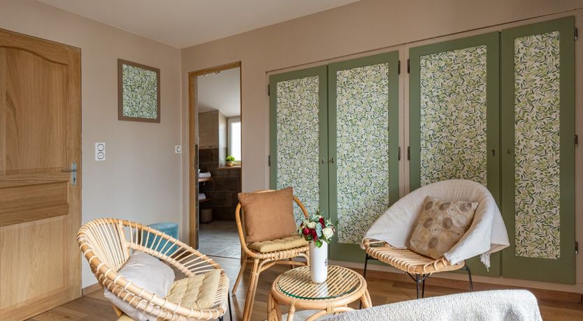 Photo of Sapphire & Oak Leaves