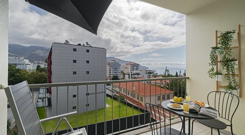 Photo of Throwing Shapes